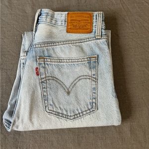 Levi Premium Ribcage Straight